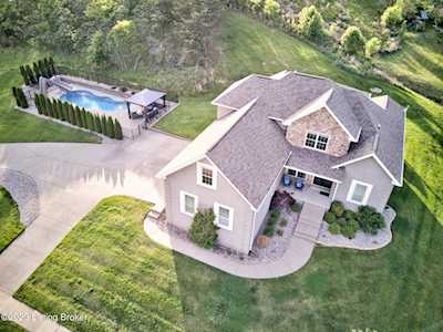 7911 Wooded Ridge Dr Louisville, KY 40214