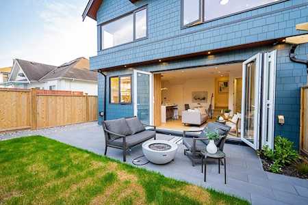 4558 Inverness Street Vancouver, BC V5V 4X4