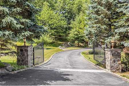 34 Pebblebrook Way Chappaqua, NY 10514