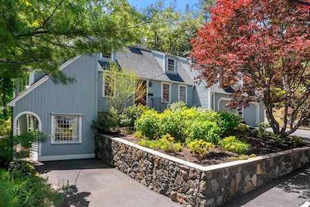 4 Pinecliff Dr Marblehead, MA 01945