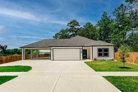 23003 Lake Crest Dr Huffman, TX 77336