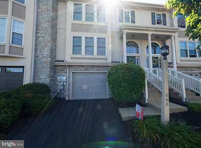 642 Lausch Ln Lancaster, PA 17601