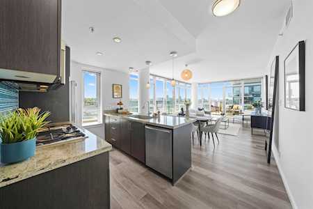 89 W 2nd Avenue #1601 Vancouver, BC V5Y 0G9