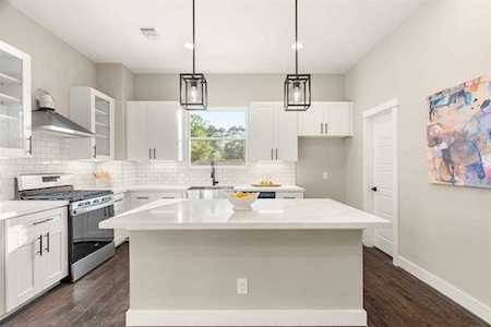 904 Martin St Houston, TX 77018