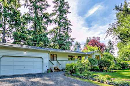 774 Lovell Ave NW Bainbridge Island, WA 98110