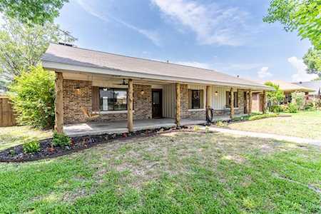 818 Meandering Way Mesquite, TX 75150