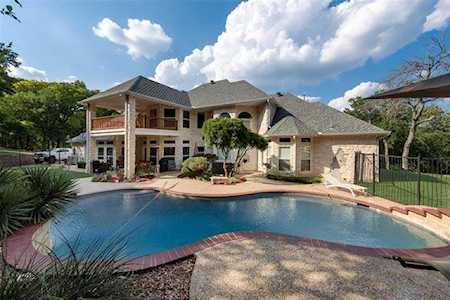 327 Blue Ribbon Road Waxahachie, TX 75165
