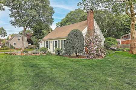 8 Central Ave Barrington, RI 02806