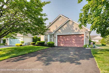 86 Rosewood Dr Lakewood, NJ 08701