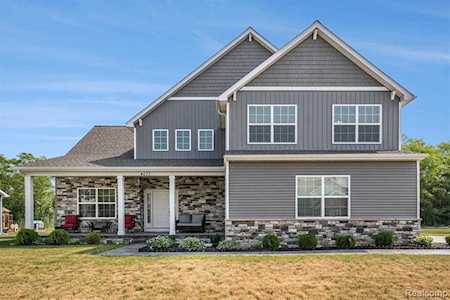 4077 Oak St Grand Blanc Twp, MI 48439