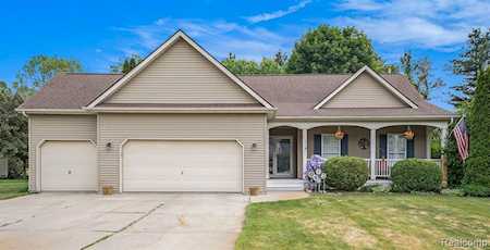 6389 Oak Leaf Trl Fenton Twp, MI 48451