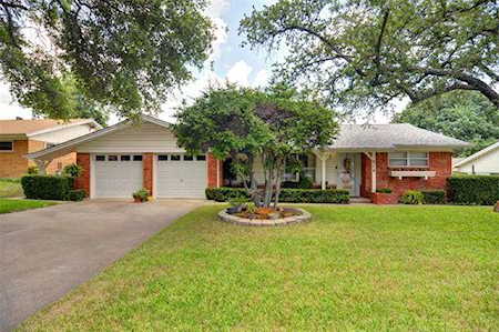 214 Mildred Lane Benbrook, TX 76126