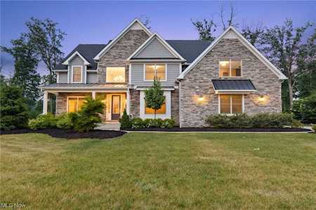 1669 Bur Oak Dr Westlake, OH 44145