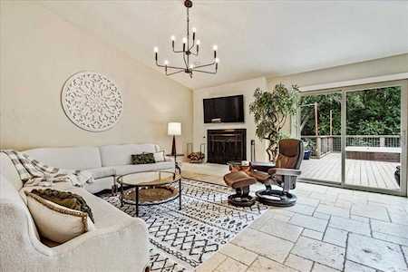 3517 Peregrine Falcon DR Austin, TX 78746