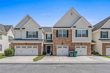 8 Frazier Ct Hampton, VA 23666