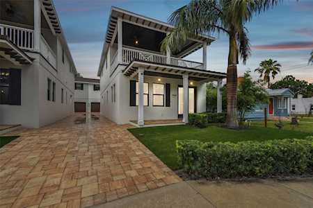 635 N Osprey Ave Sarasota, FL 34236