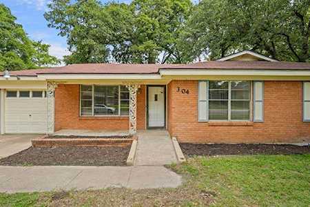 304 W Cheryl Avenue Hurst, TX 76053