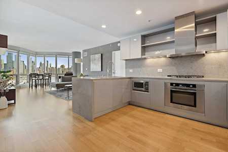 77 Hudson St #2007 Jersey City, NJ 07302