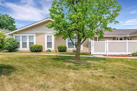 39825 Village Wood Ln #71 Novi, MI 48375