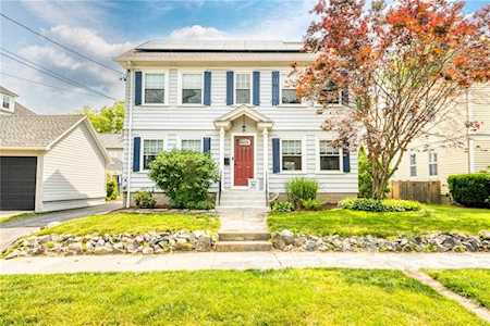 567 Wayland Ave Providence, RI 02906