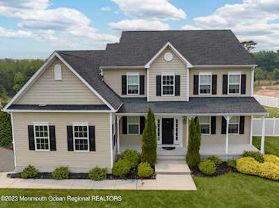 14 Wintergreen Ct Jackson, NJ 08527