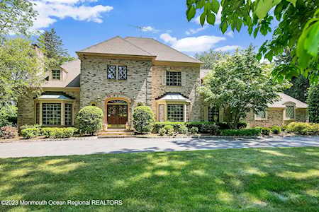 19 Orchard Ln Colts Neck, NJ 07722