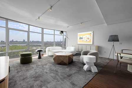 100 Thompson Lane #8F Edgewater, NJ 07020