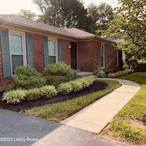 2609 Aylesbury Ct Louisville, KY 40242