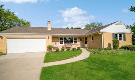 617 S School St Mount Prospect, IL 60056