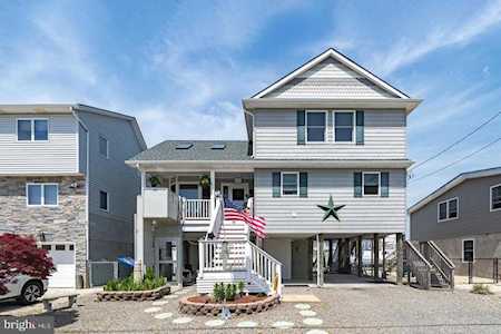 76 Florence Ln Manahawkin, NJ 08050