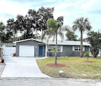10046 Santiago Ct Seminole, FL 33776