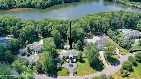 18 Rivers Edge Dr Colts Neck, NJ 07722