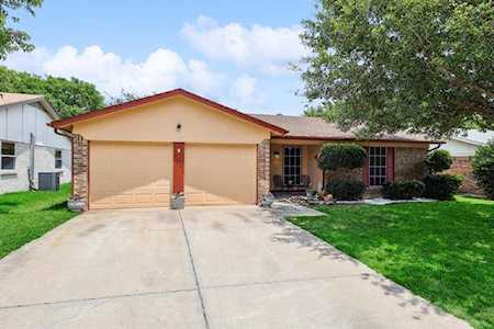 7508 Meadowbrook Drive Watauga, TX 76148