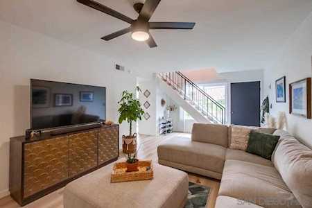 1102 Madera Ln Vista, CA 92084