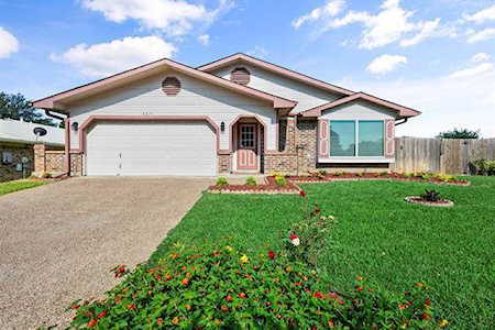 2224 Homecraft Lane Bedford, TX 76021