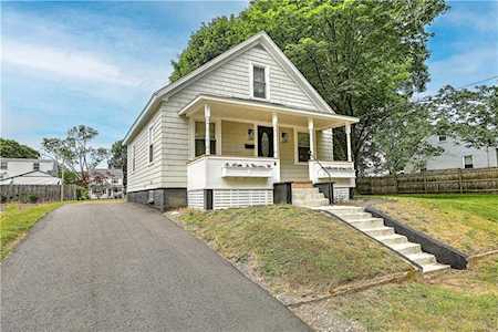 49 Crescent View Ave East Providence, RI 02915