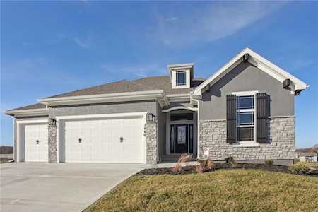 7060 NW Forest Lakes Dr Parkville, MO 64152