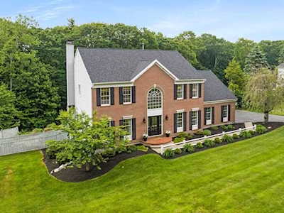 39 Dover Cir Franklin, MA 02038
