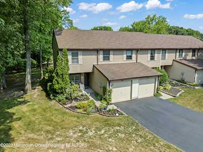 76 Horseshoe Ct Oceanport, NJ 07757