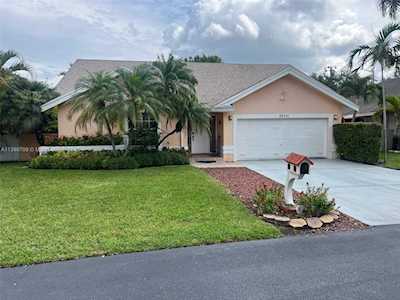 20731 NW 8th St Pembroke Pines, FL 33029