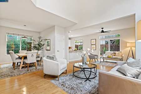 14 Village Square Pl Pleasant Hill, CA 94523