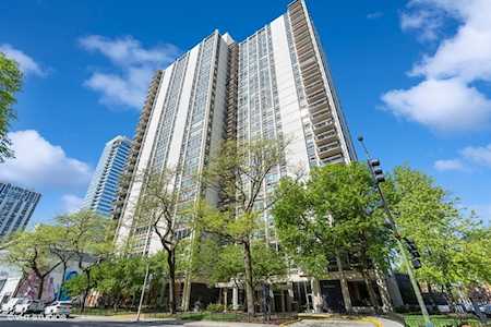 1255 N Sandburg Terrace #2302 Chicago, IL 60610