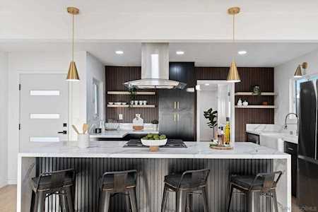 5712 Calle Sal Si Puedes San Diego, CA 92139