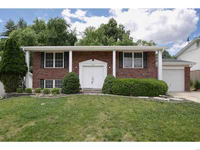 2347 Wesglen Estates Dr Maryland Heights, MO 63043