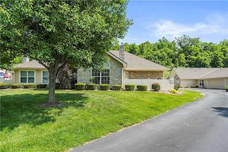 6017 NE Kensington Ct Lee's Summit, MO 64064