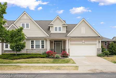 2230 Palmetto Commerce Twp, MI 48382