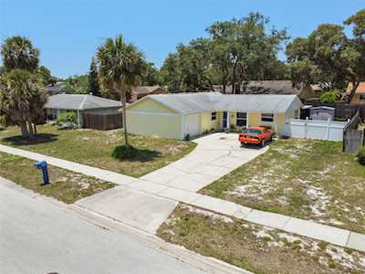 1406 Castleworks Ln Tarpon Springs, FL 34689