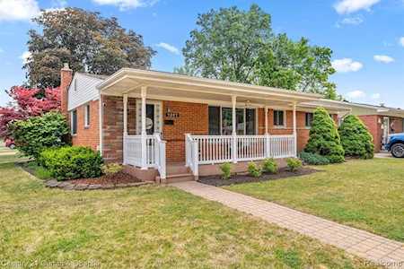 7507 Terri Dr Westland, MI 48185