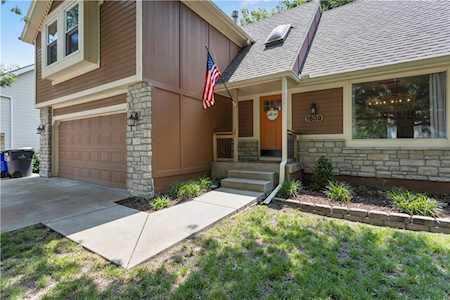 1609 E Sheridan Bridge Ln Olathe, KS 66062