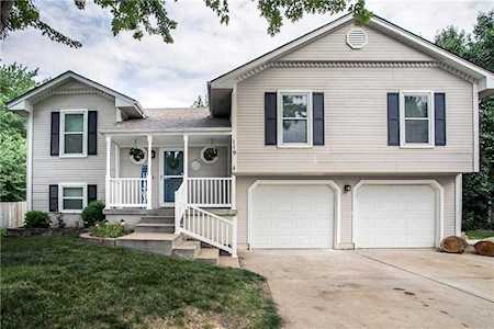 119 NE Brookwood Place Blue Springs, MO 64014